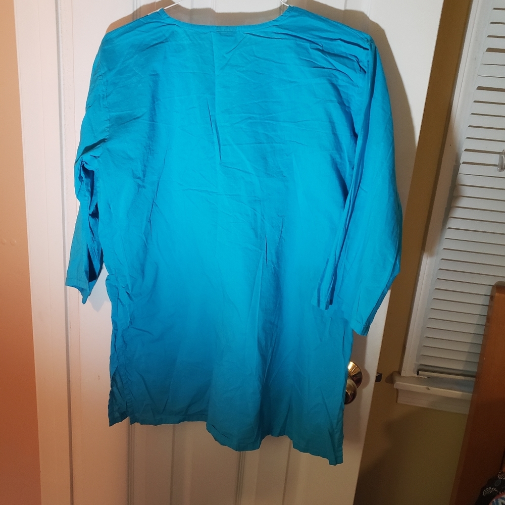 Beautiful tunic - Picture 2 of 2